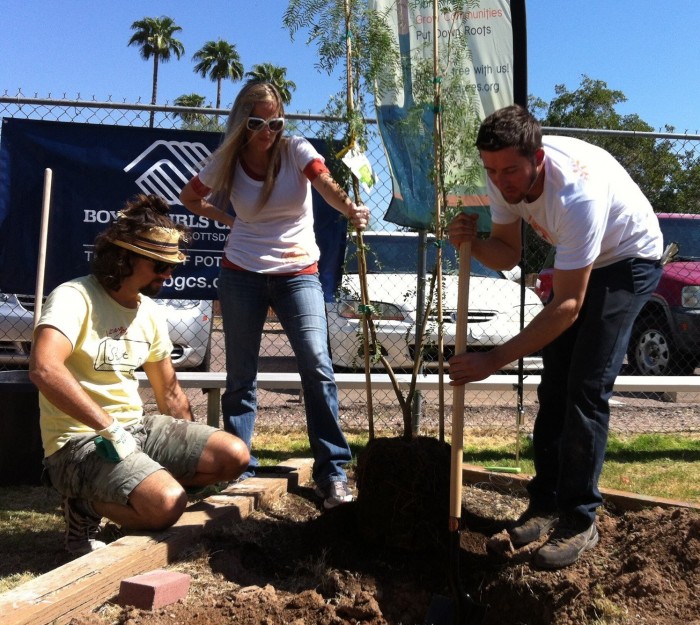 Heather and Dan Stevens with Jason Mraz
